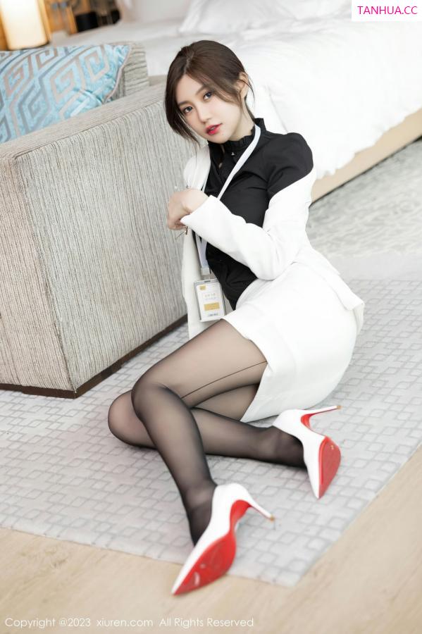 綺裡嘉 绮里嘉 [XiuRen]高清写真图 2023.02.03 No.6214 绮里嘉ula 黑丝美腿第37张图片